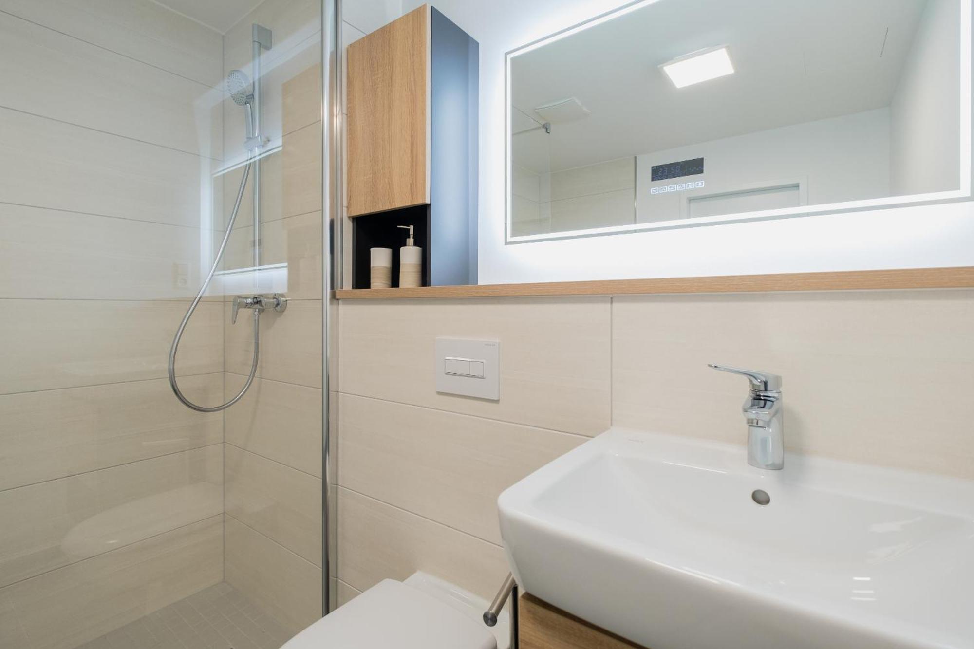 Aparthotel Jade & Jabo - Sehr Schoene & Apartements Zum Wohlfuehlen Tageweise & Wochenweise Buchbar Neuss